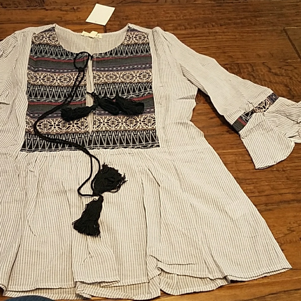 Flowy, striped, tassel tie embroidered front top - Picture 2 of 3